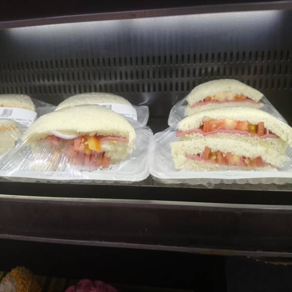 Polon + Tomato Sandwich
